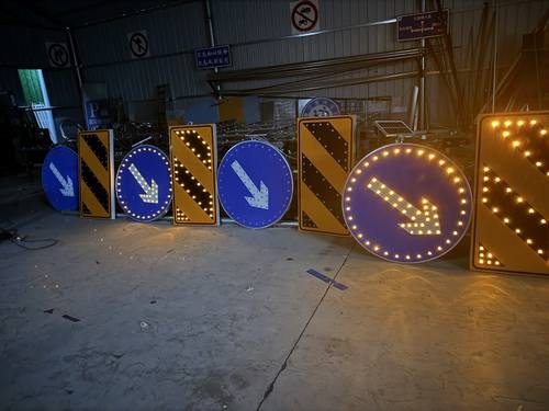 天津天津河南太阳能交通标牌 河南自发光交通路标牌厂家